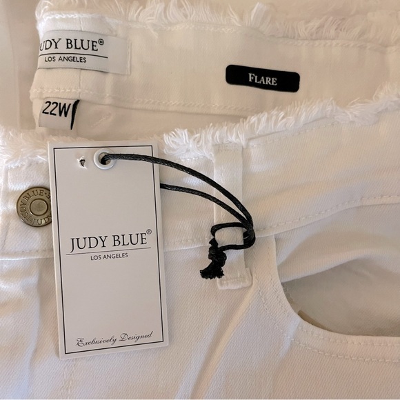 JUDY BLUE WHITE HIGH WAIST FRAY WAISTBAND FLARE RAW EDGE WOMENS PLUS VACATION - Picture 3 of 9